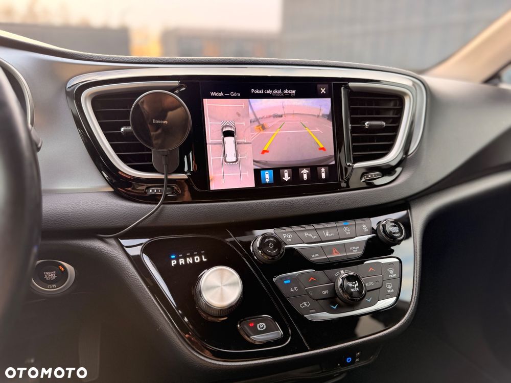 Chrysler Pacifica - 10