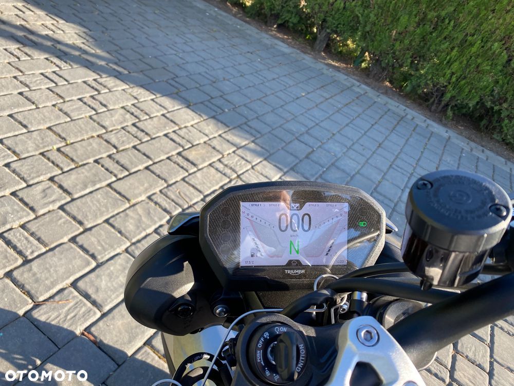 Triumph Street Triple - 8