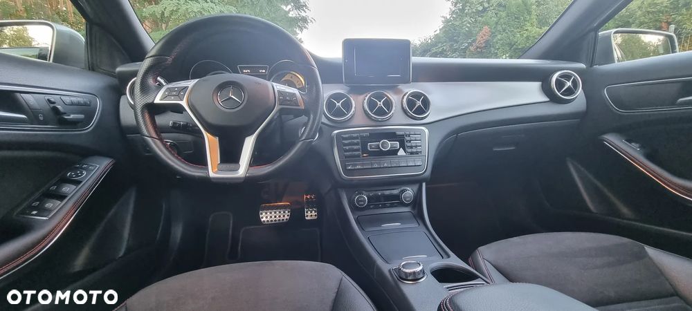Mercedes-Benz GLA 250 4Matic 7G-DCT AMG Line - 36