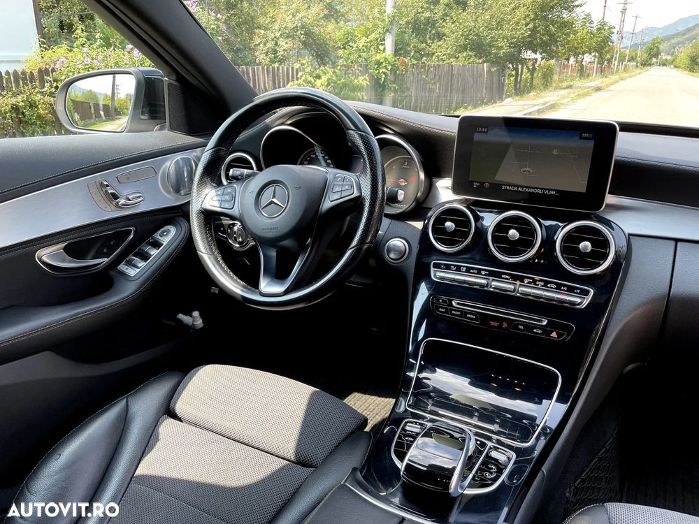 Mercedes-Benz C - 12