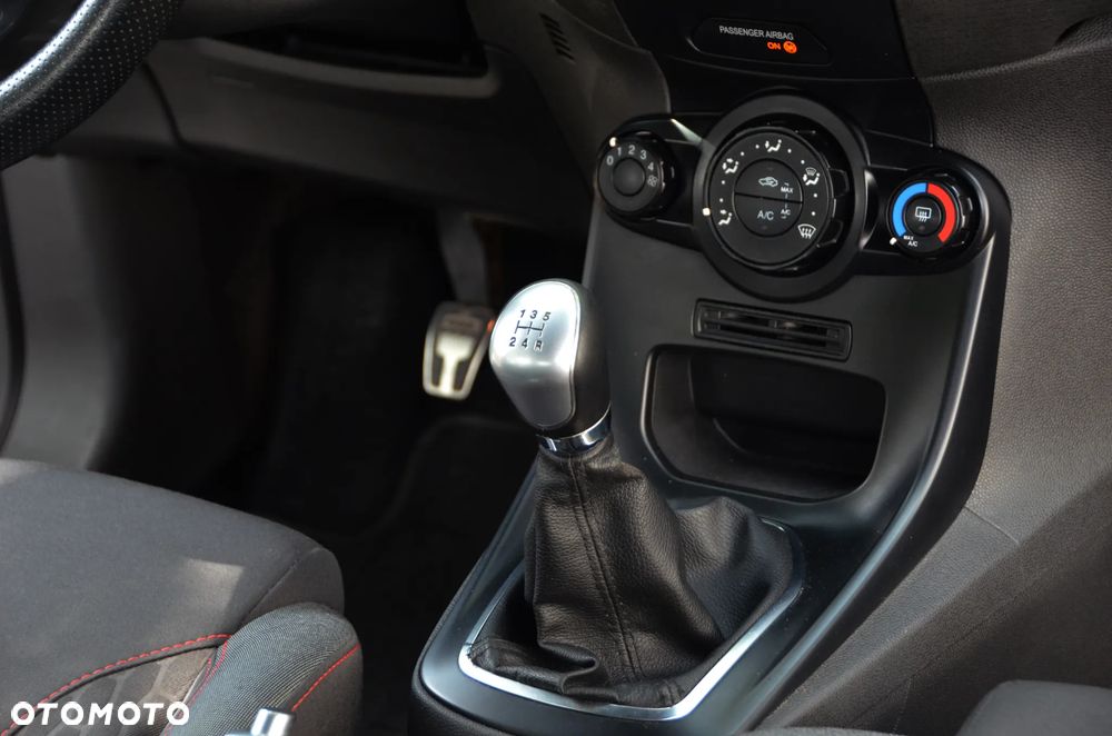Ford Fiesta 1.5 TDCi ST&St Titanium - 32