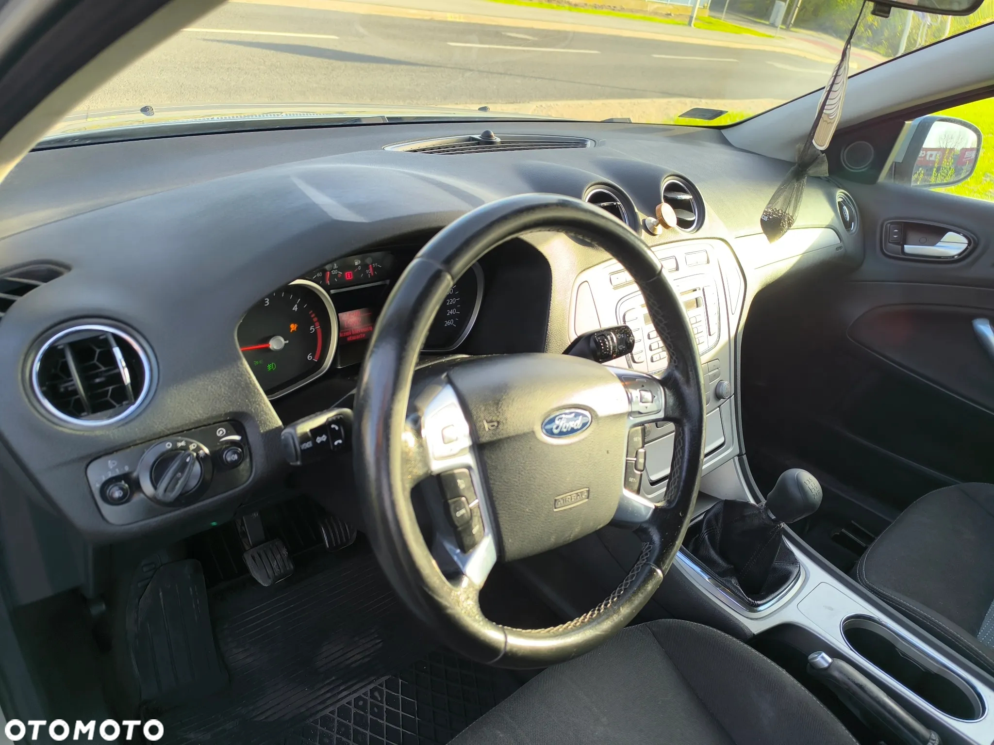 Ford Mondeo 1.8 TDCi Ambiente - 26