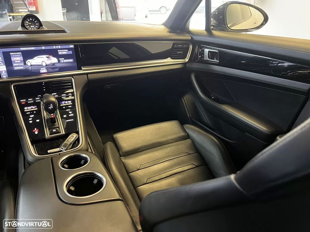 Porsche Panamera Sport Turismo 4 E-Hybrid - 14