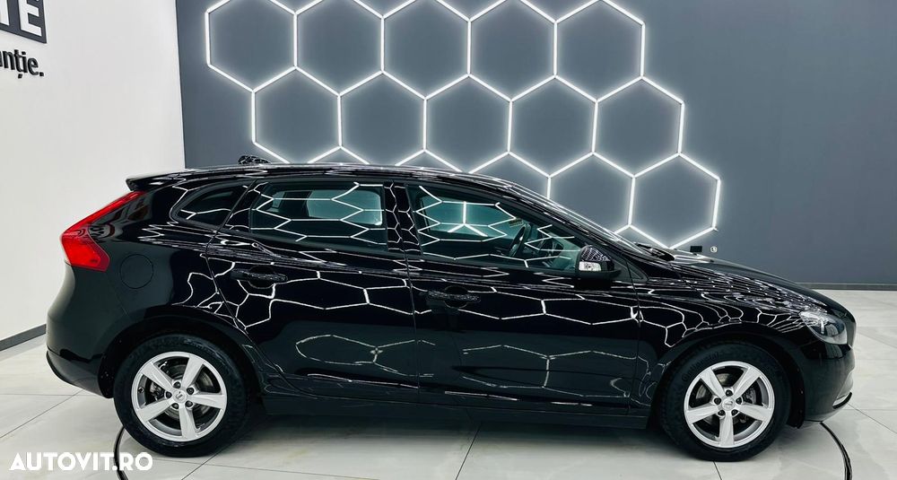Volvo V40 D2 Kinetic - 33