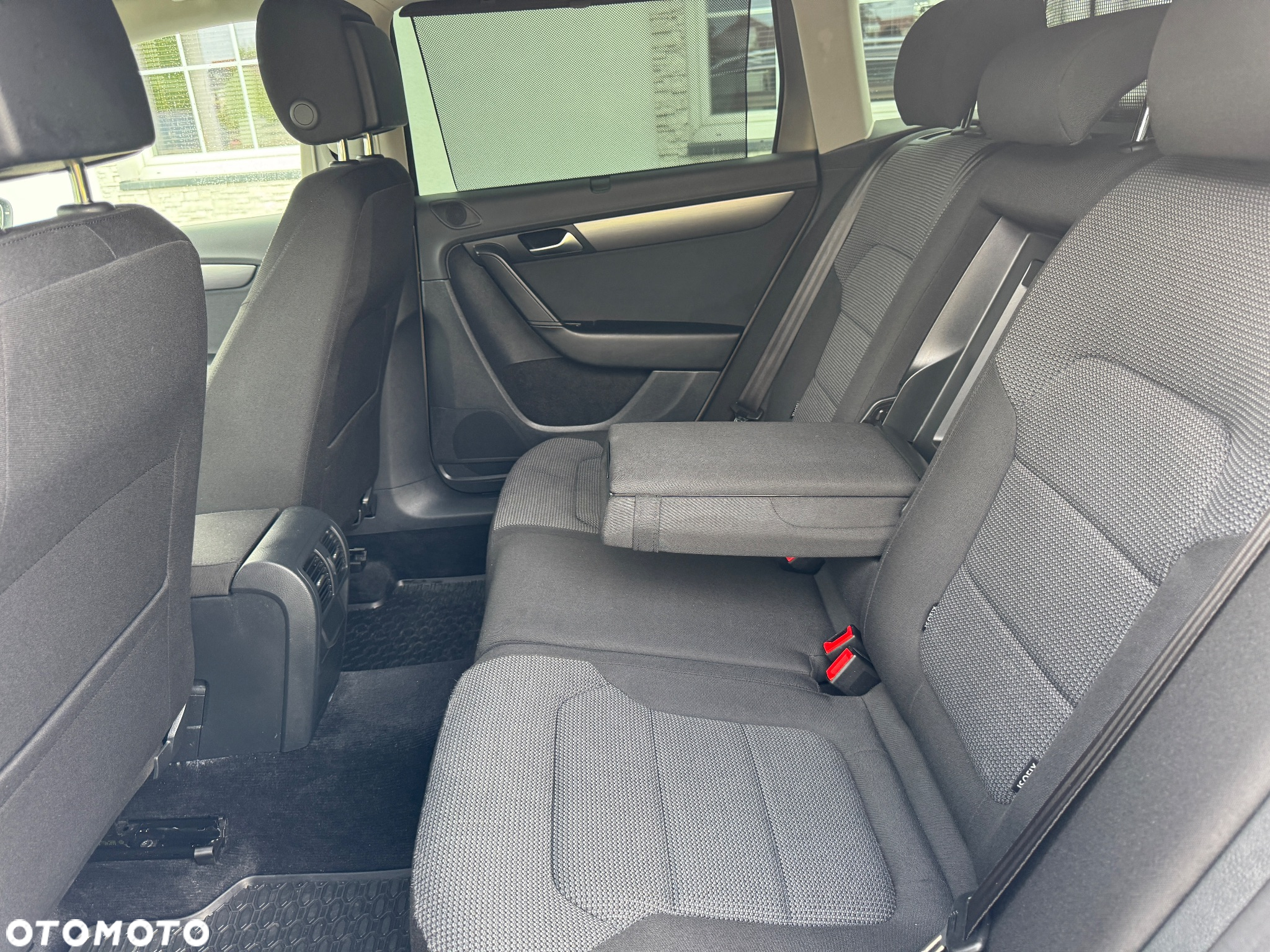 Volkswagen Passat Variant 1.8 TSI Exclusive - 12