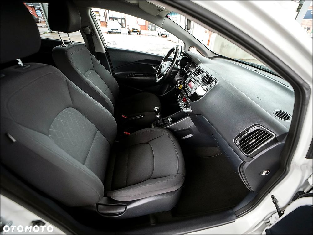 Kia Rio 1.2 Dream Team Edition - 35