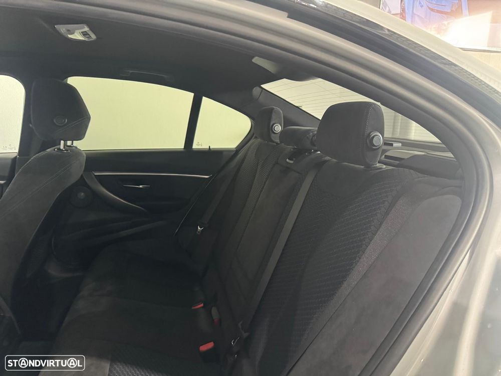 BMW 330 e iPerformance Pack M - 13