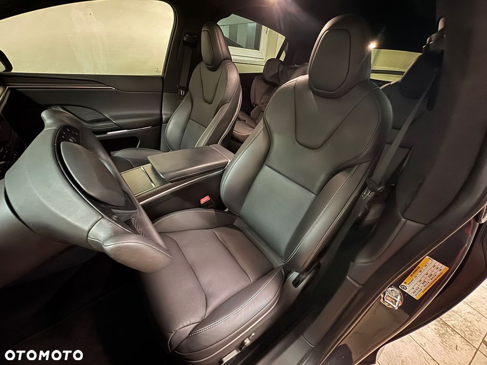 Tesla Model X - 29