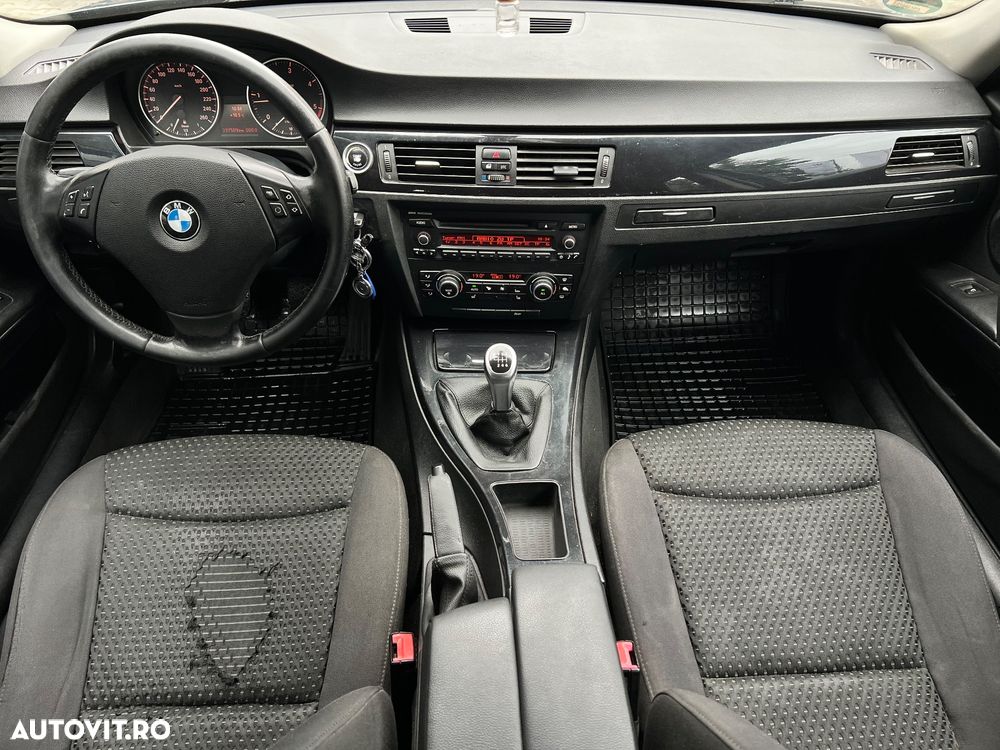 BMW Seria 3 318d DPF Touring Edition Lifestyle - 11