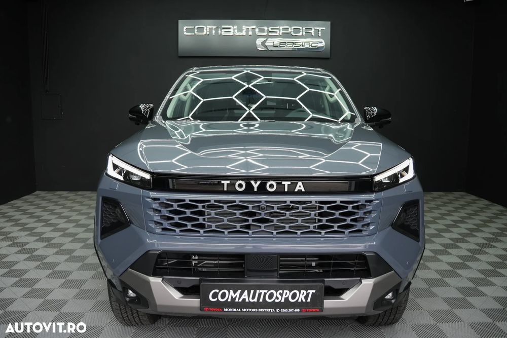 Toyota Hilux 2.8D 204CP 4x4 Double Cab AT MHEV Invincible - 2