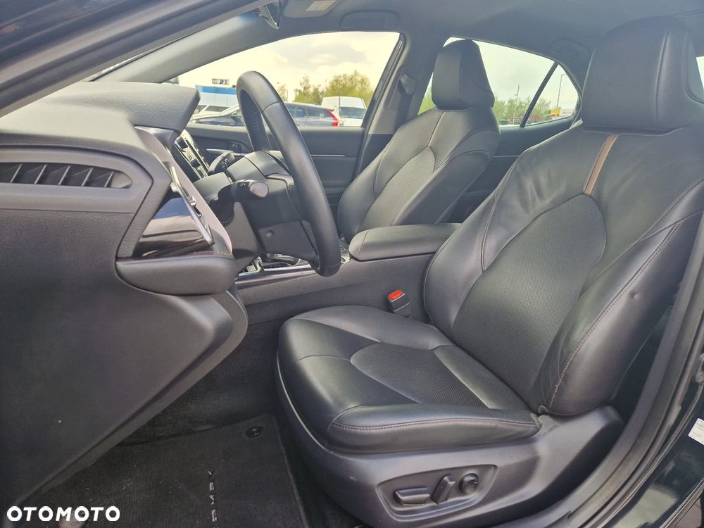 Toyota Camry Luxury - 13