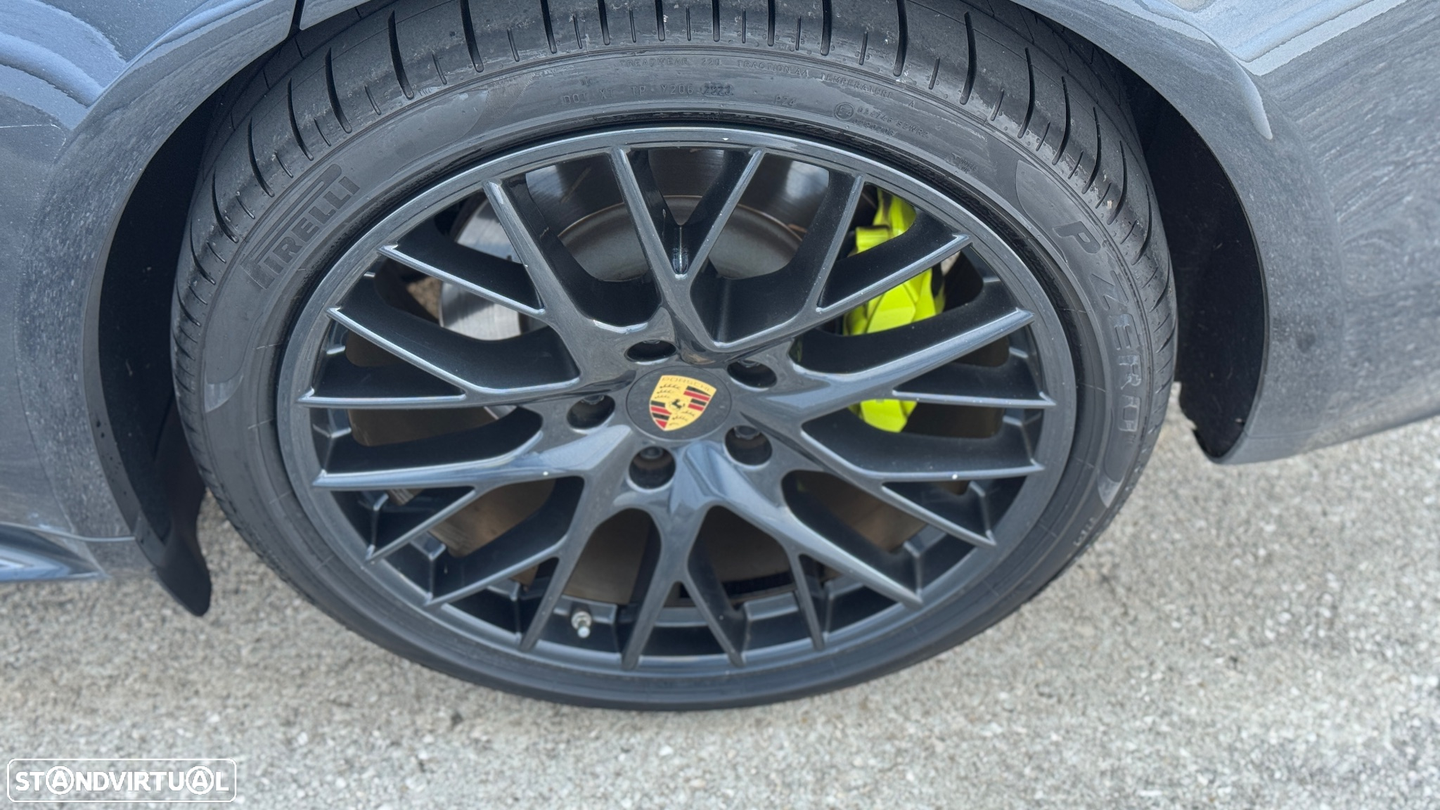 Porsche Panamera 4 E-Hybrid - 28