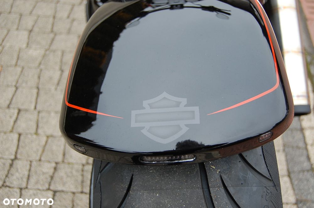 Harley-Davidson Softail Breakout - 18