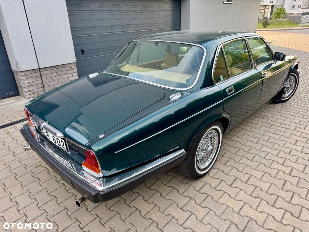 Jaguar XJ - 4