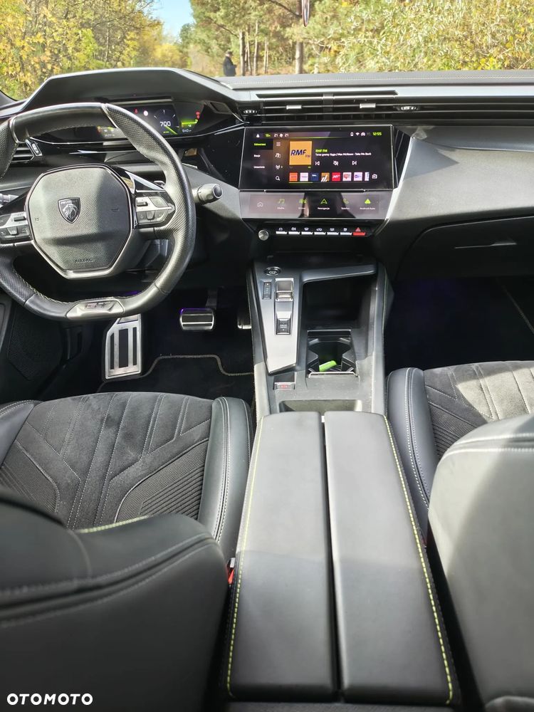 Peugeot 408 - 8