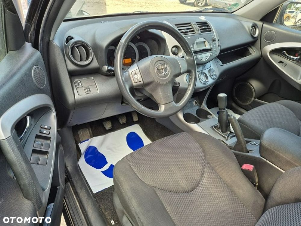 Toyota RAV4 - 16