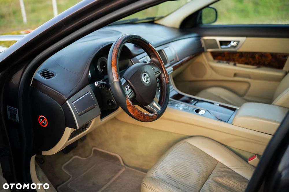 Jaguar XF 3.0 V6 Luxury - 9