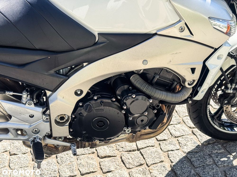 Suzuki GSR - 20