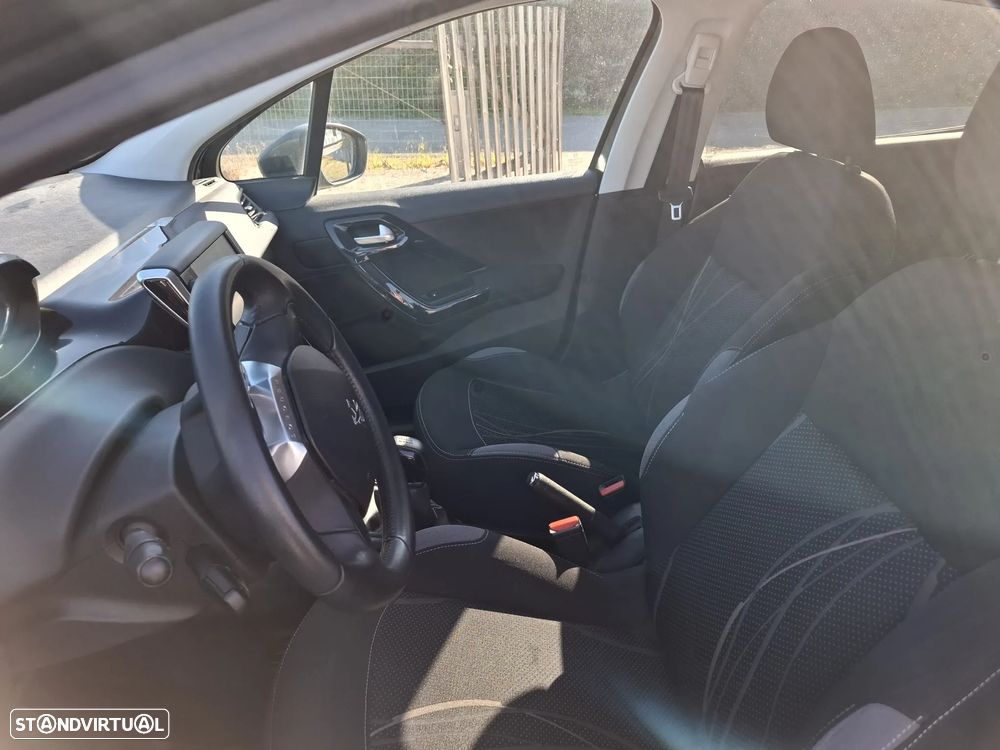 Peugeot 208 - 3