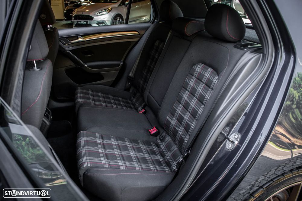VW Golf 2.0 TSi GTi DSG - 32