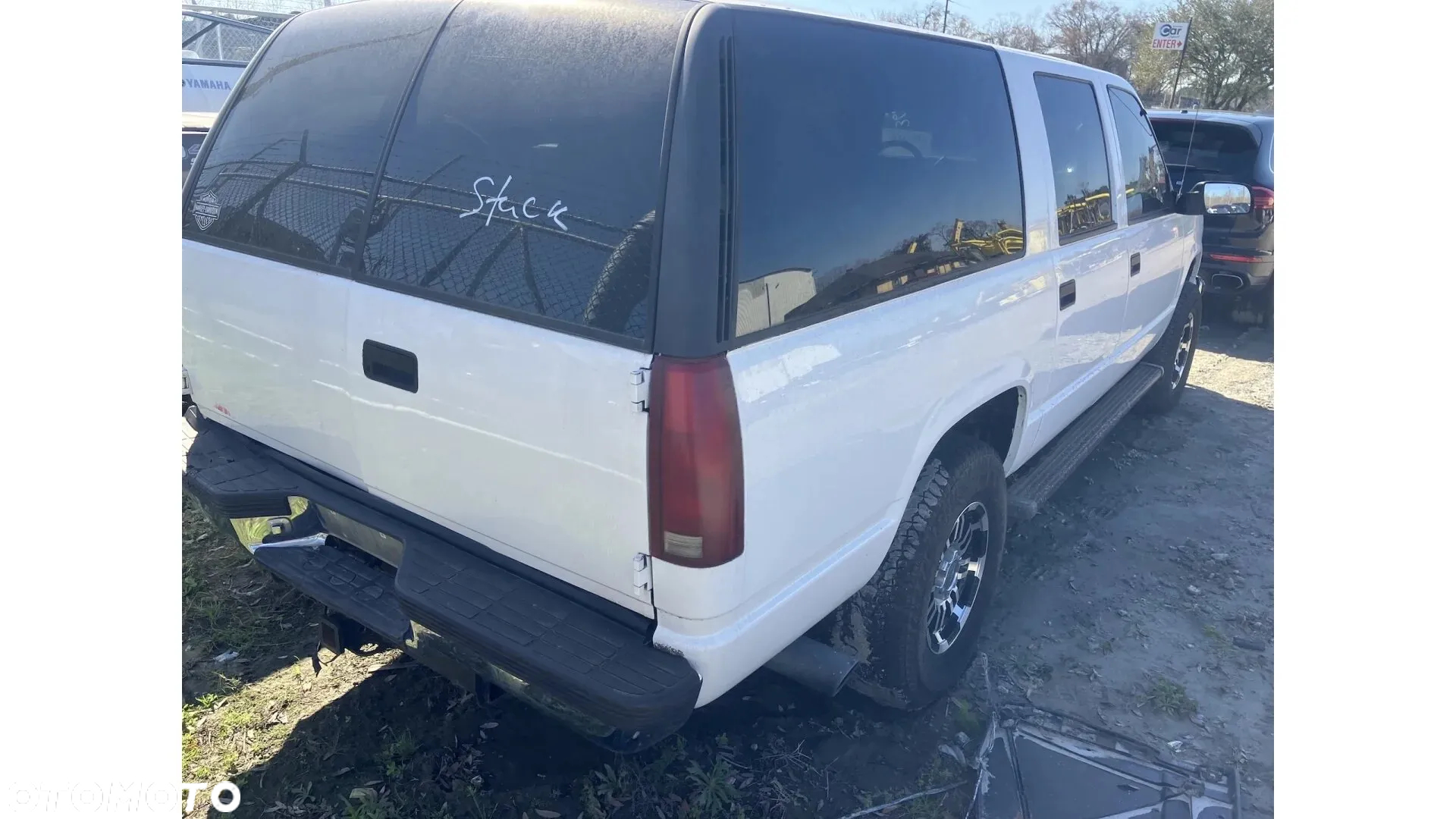 Chevrolet Suburban - 3