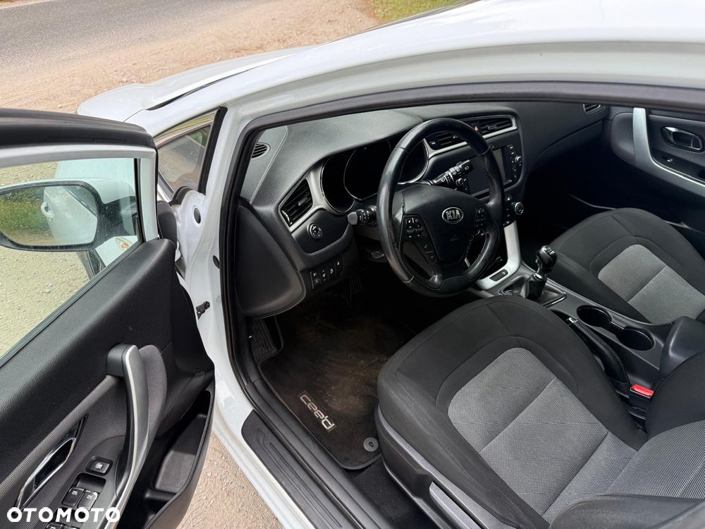 Kia Ceed 1.6 GDI ISG Spirit - 13