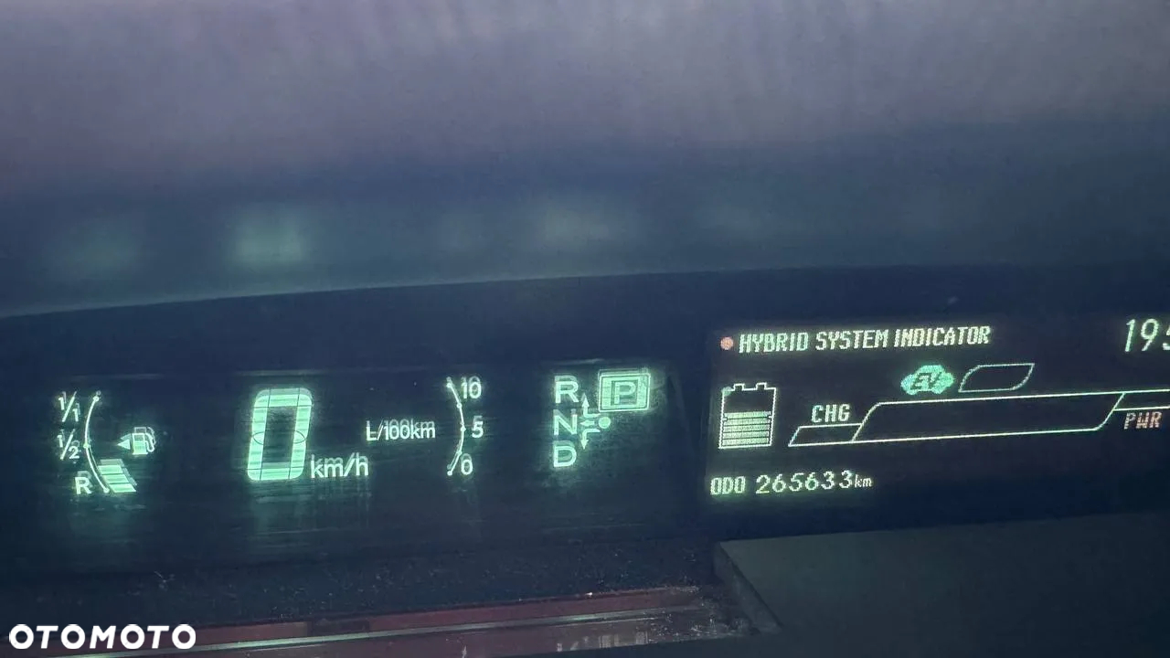 Toyota Prius (Hybrid) Executive - 16