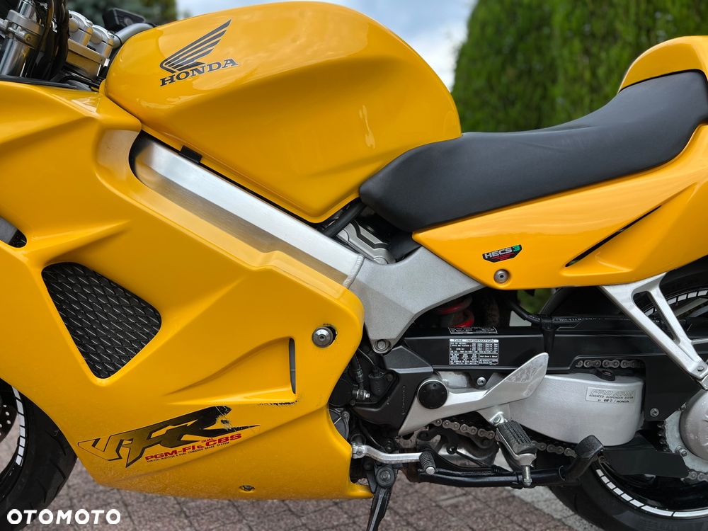 Honda VFR - 23