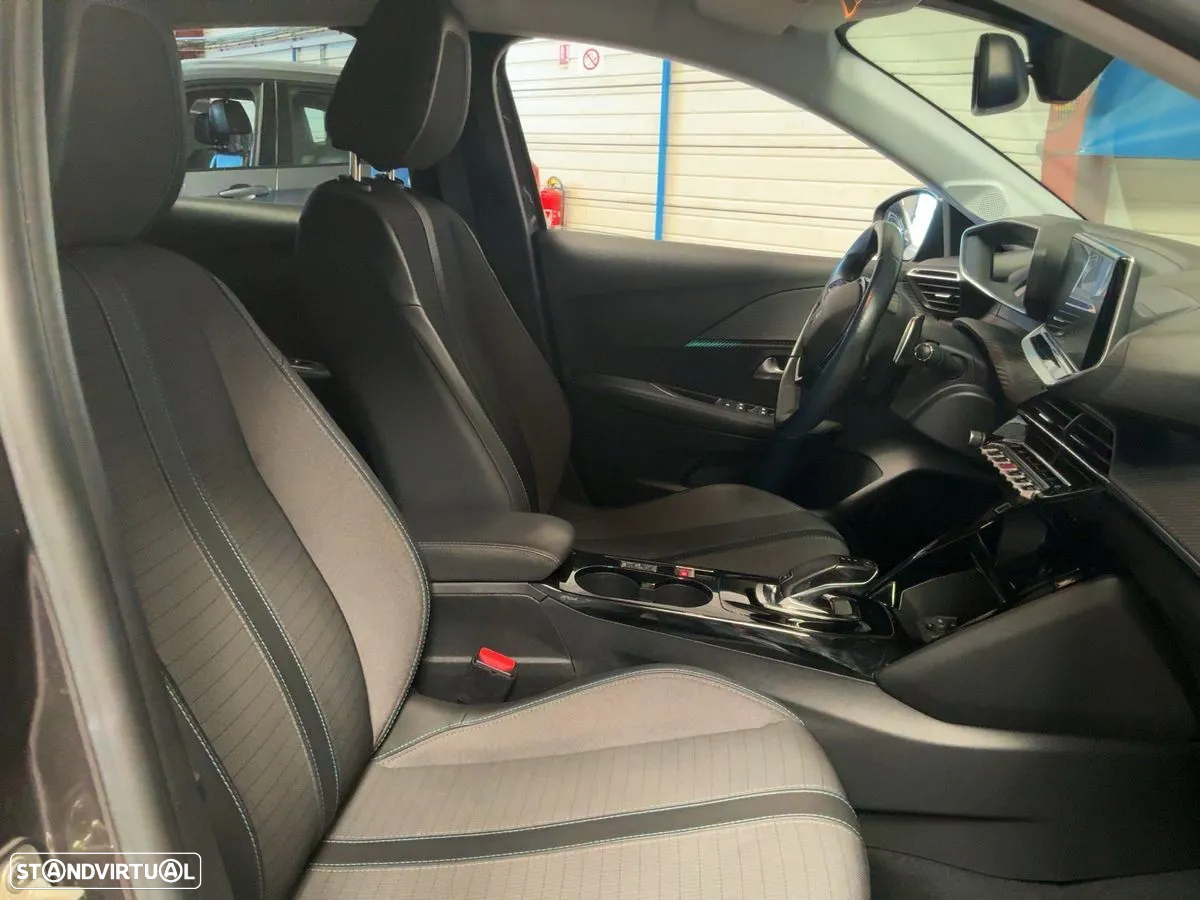 Peugeot 208 1.2 PureTech Allure EAT8 - 4