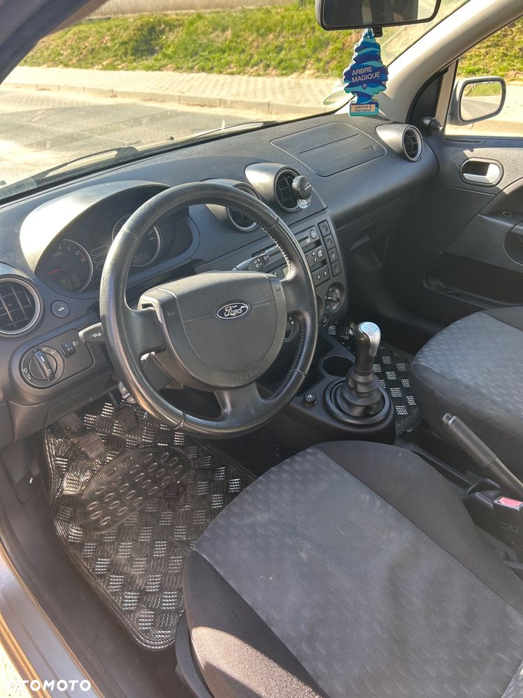 Ford Fiesta 1.4 Ghia - 4