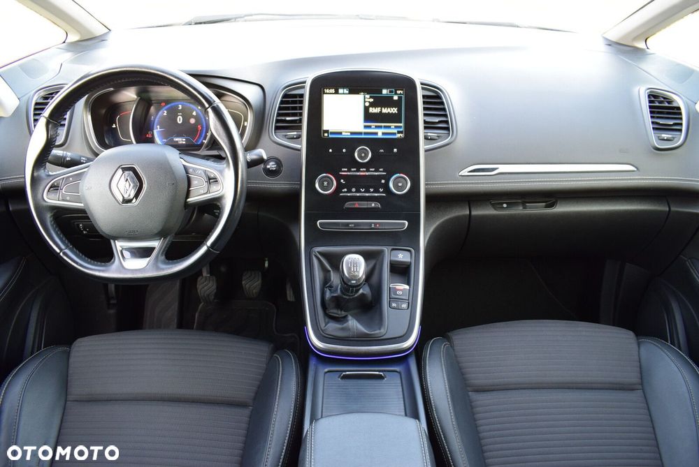 Renault Grand Scenic - 16