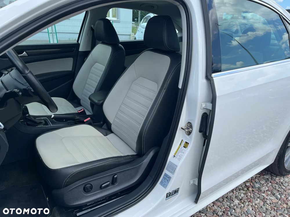 Volkswagen Passat - 15