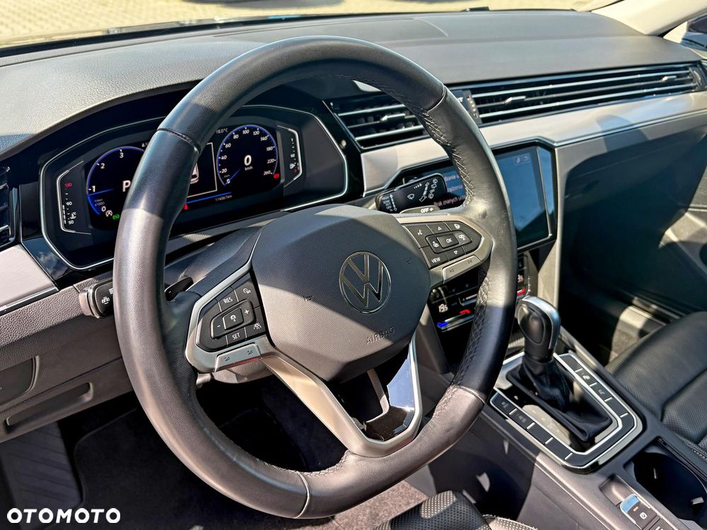 Volkswagen Passat Variant 2.0 TDI Elegance DSG - 13