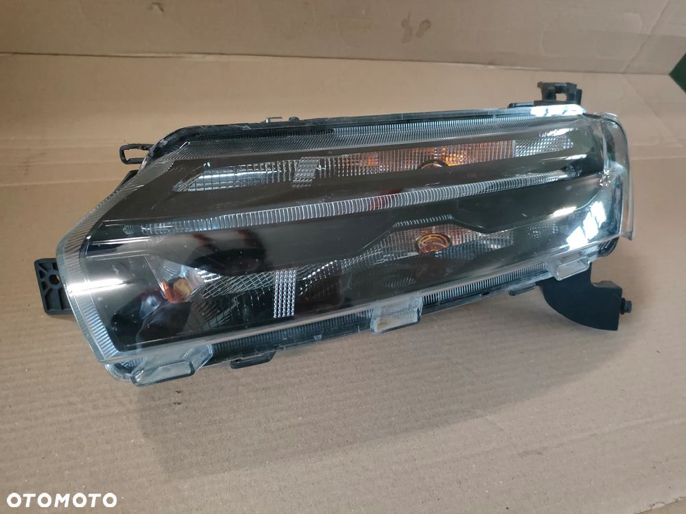 Dacia Spring Elektryk 22- LAMPA LEWY PRZÓD LED 266052417R - 3