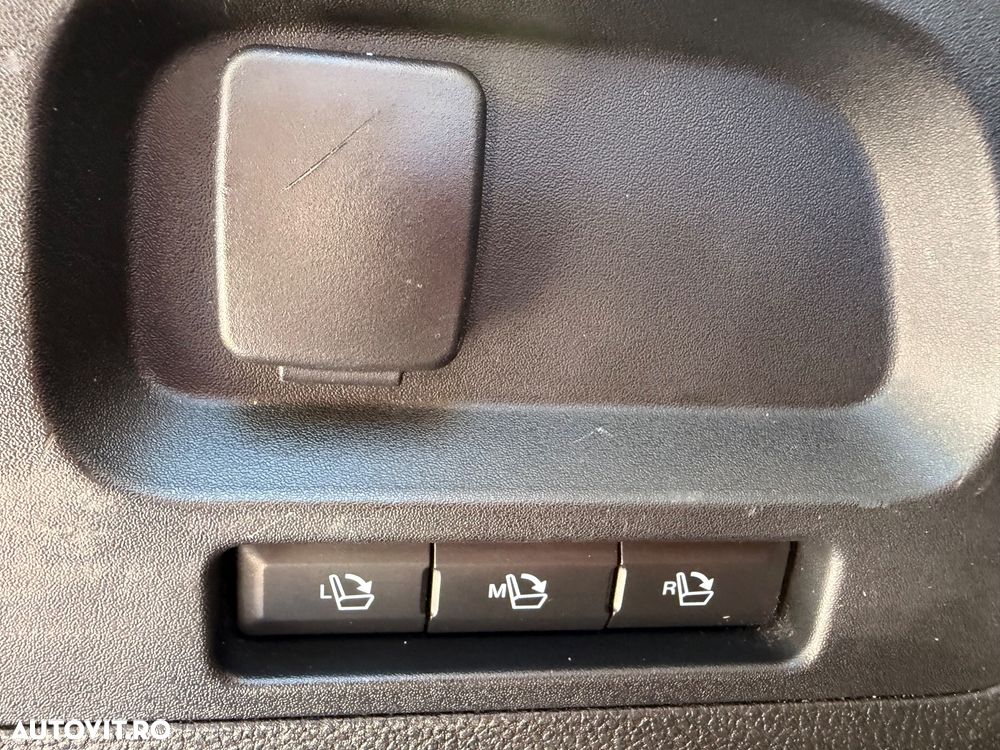 Ford S-Max - 13