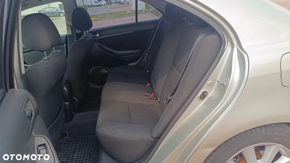Toyota Avensis 1.8 VVT-i - 7