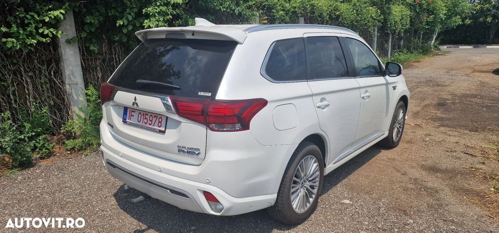 Mitsubishi Outlander PHEV 2.4 L 4X4 Instyle+ - 3