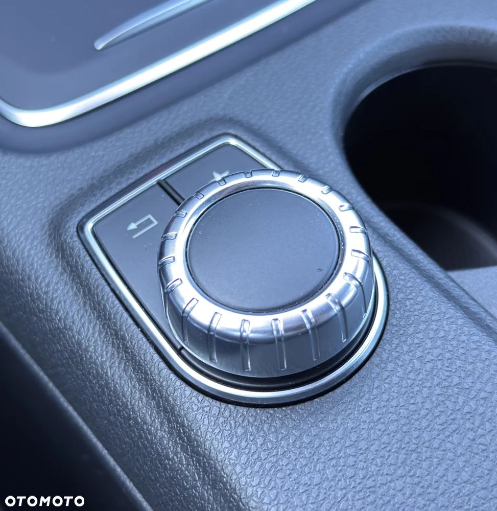 Mercedes-Benz Klasa A 250 4Matic 7G-DCT AMG Line - 25