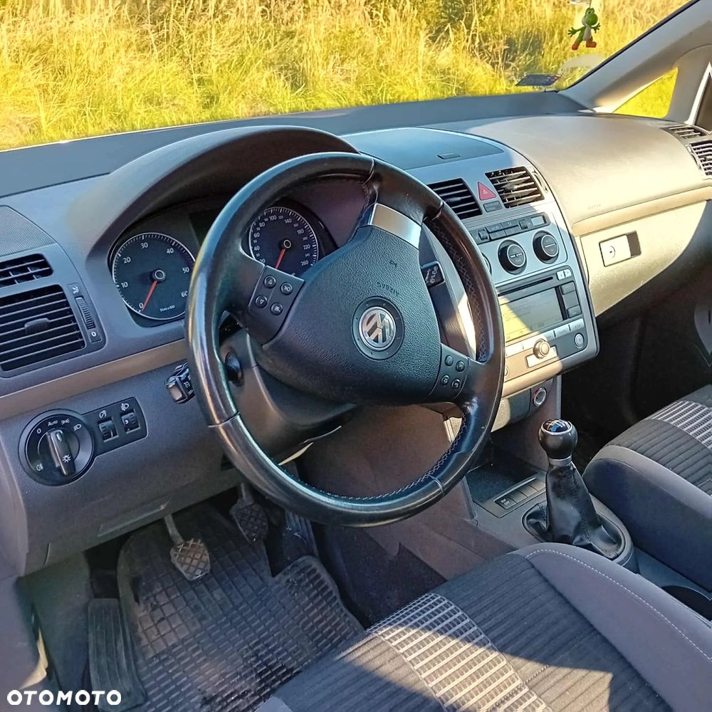 Volkswagen Touran - 5