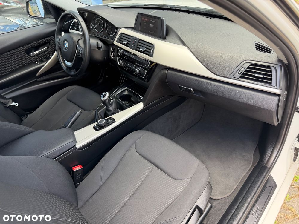 BMW Seria 3 318i Advantage - 28