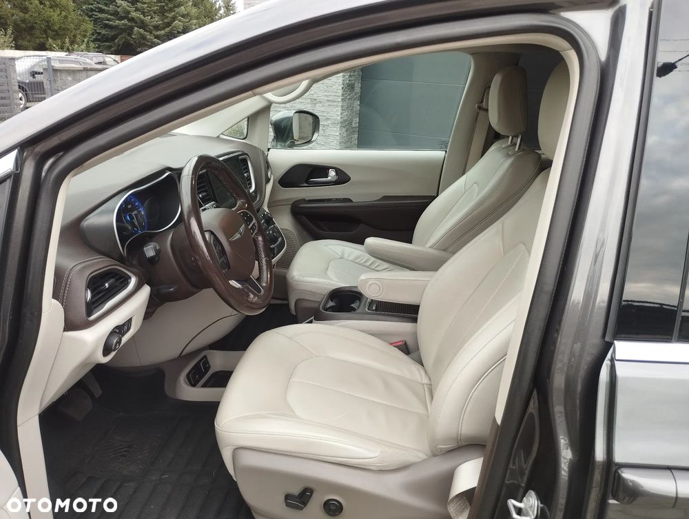 Chrysler Pacifica - 13