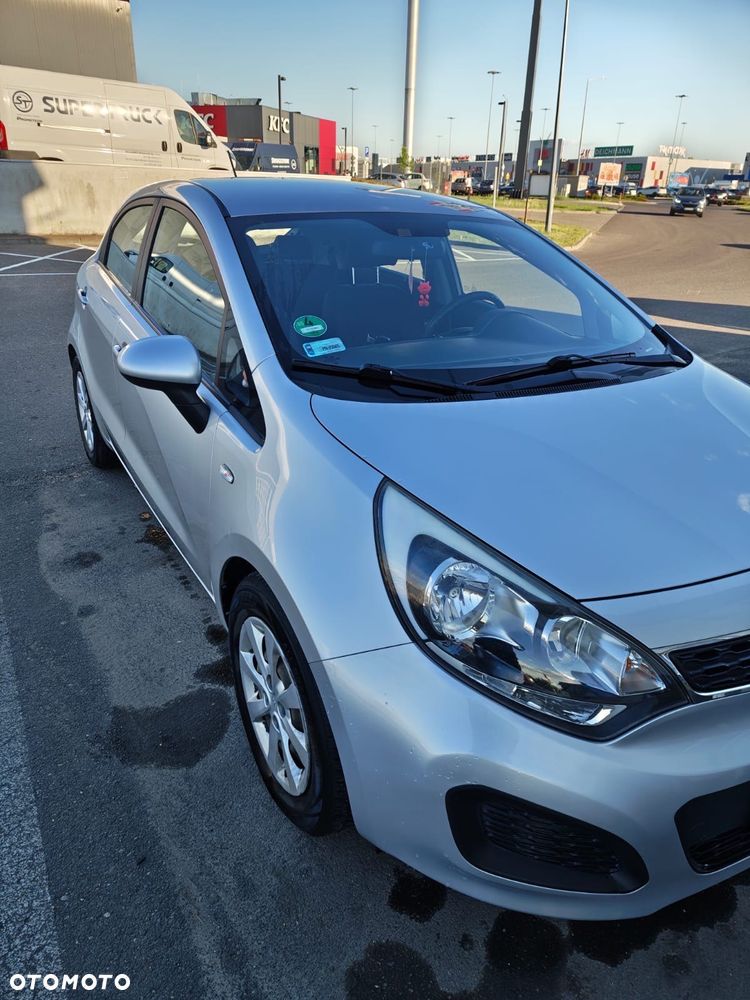 Kia Rio 1.2 L - 1