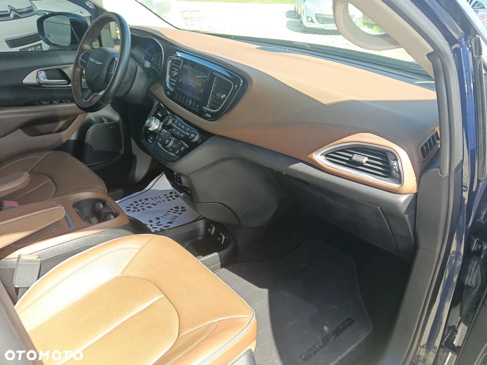 Chrysler Pacifica - 10