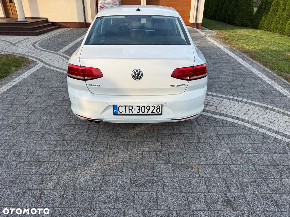 Volkswagen Passat - 12