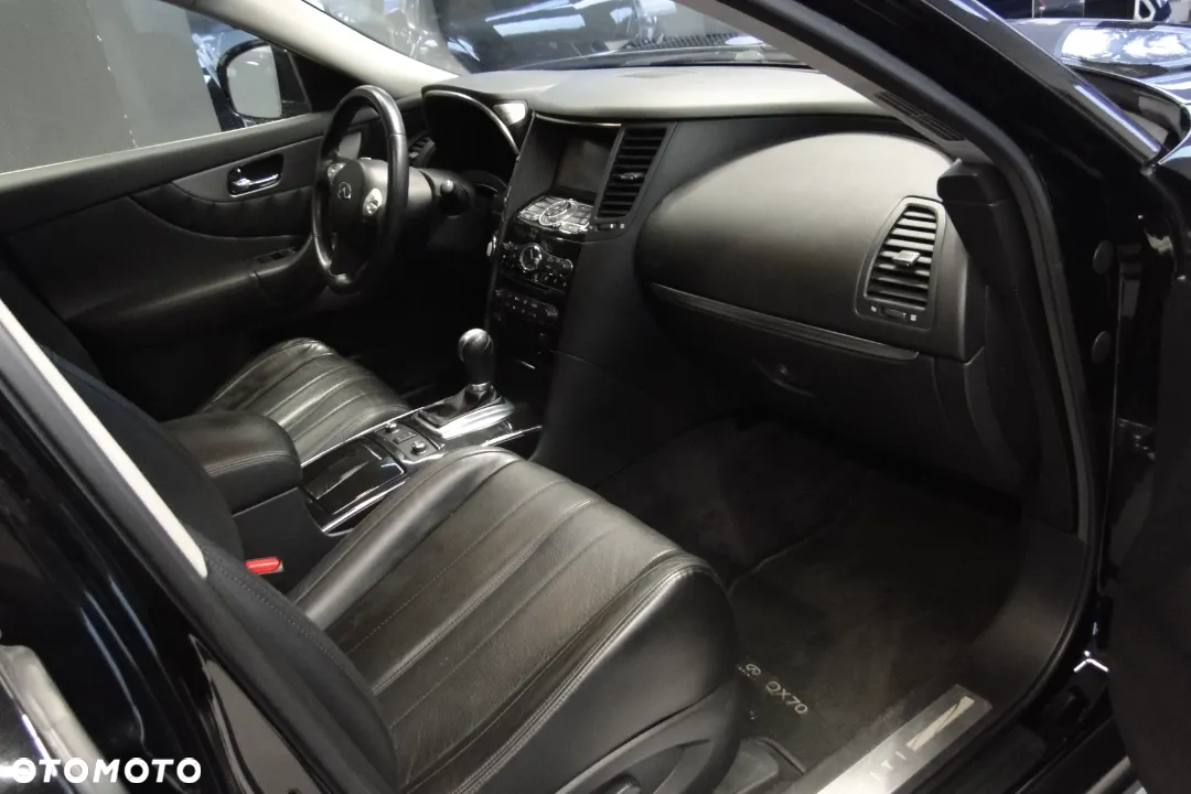 Infiniti QX70 - 17