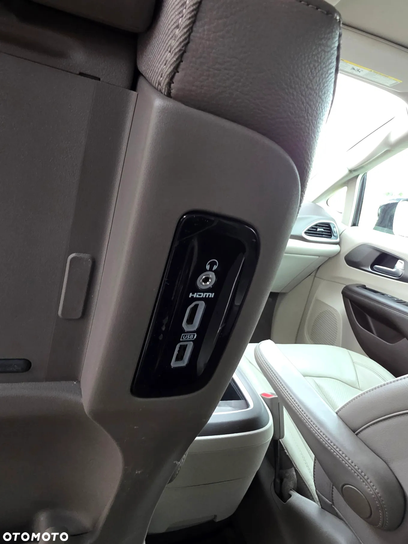 Chrysler Pacifica - 14