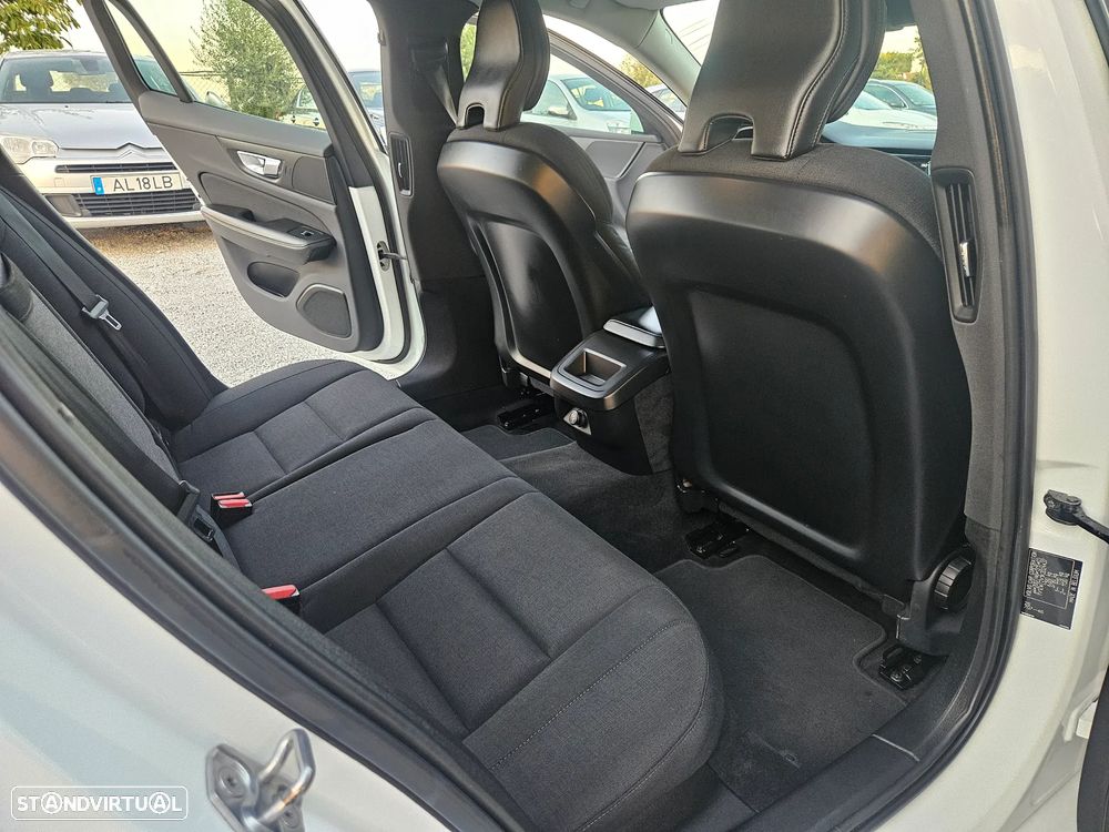 Volvo V60 2.0 D3 Momentum - 21