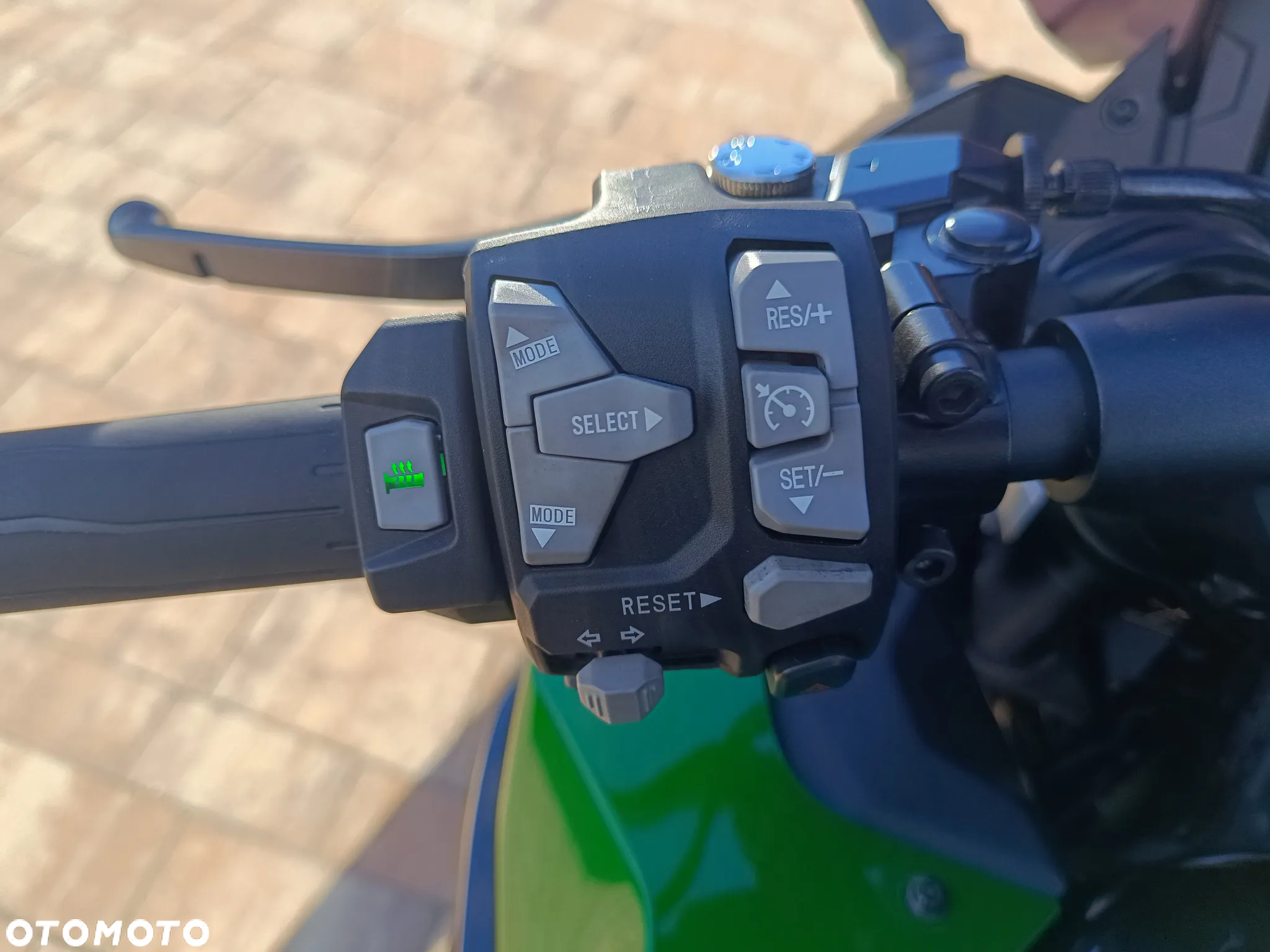 Kawasaki Ninja 1000 SX - 16