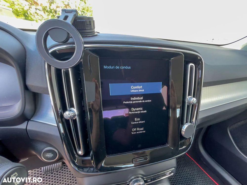 Volvo XC 40 B4 AT8 Mild Hybrid Momentum Pro - 8