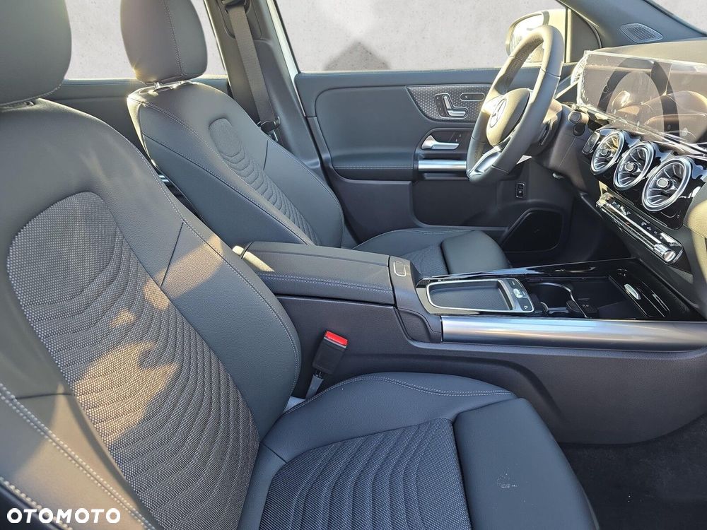 Mercedes-Benz EQA - 15